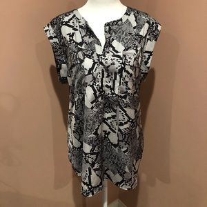Trouve sleeveless shirt - small